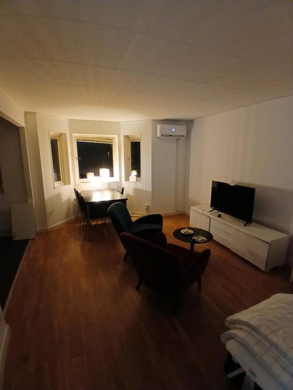 3 Laegenheter Med Totalt 5 Sovrum Och 8 Baeddar Ruda Esterno foto