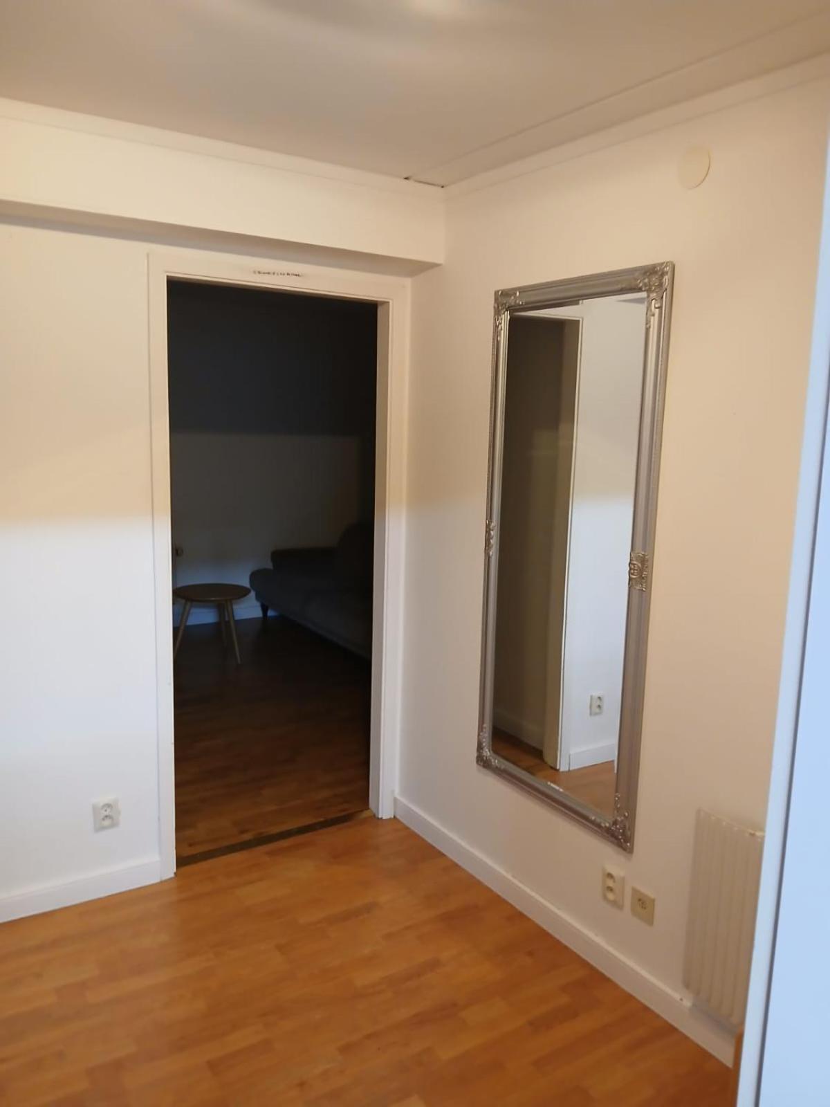 3 Laegenheter Med Totalt 5 Sovrum Och 8 Baeddar Ruda Esterno foto