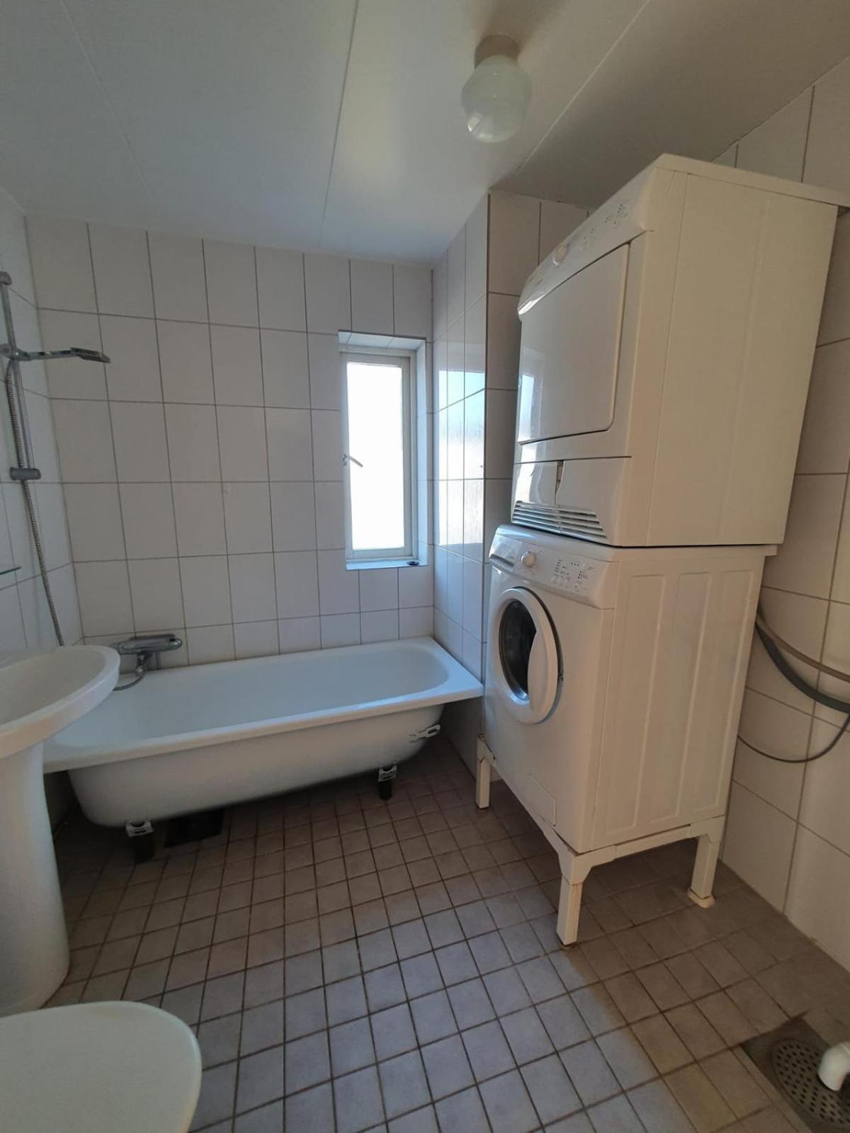 3 Laegenheter Med Totalt 5 Sovrum Och 8 Baeddar Ruda Esterno foto