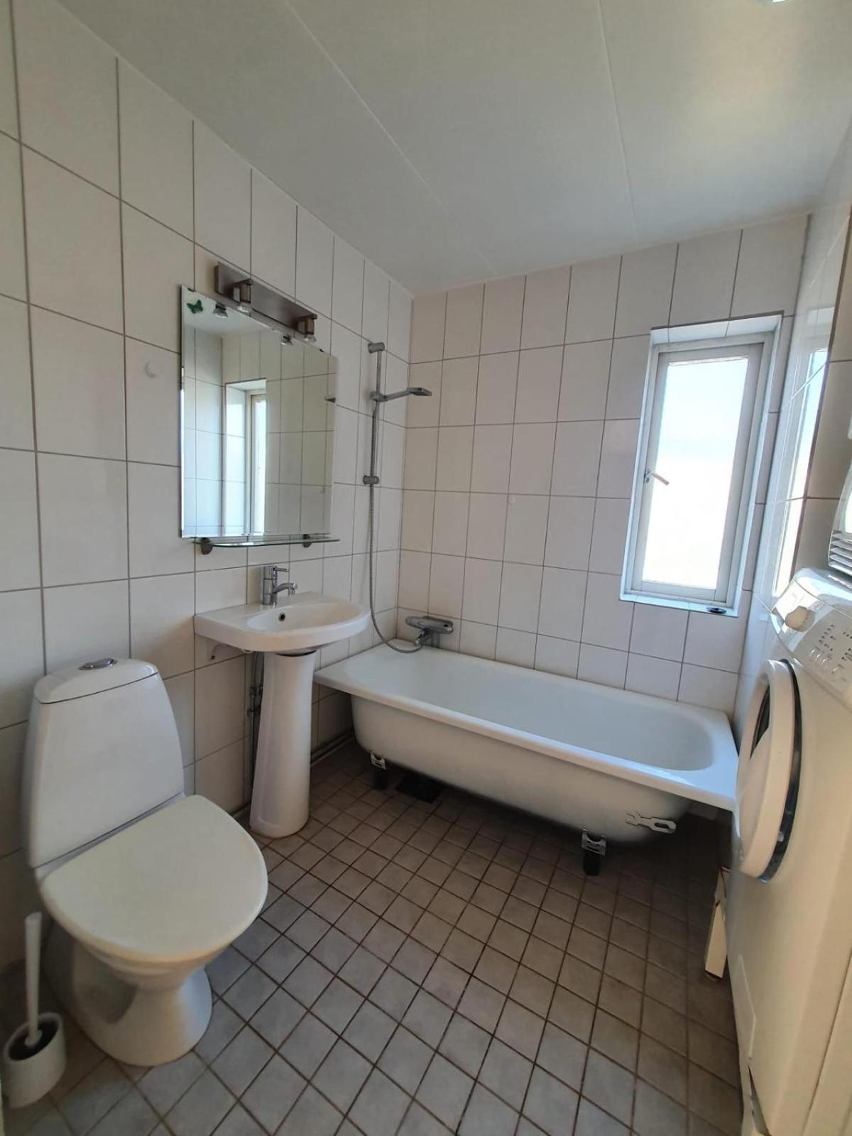 3 Laegenheter Med Totalt 5 Sovrum Och 8 Baeddar Ruda Esterno foto