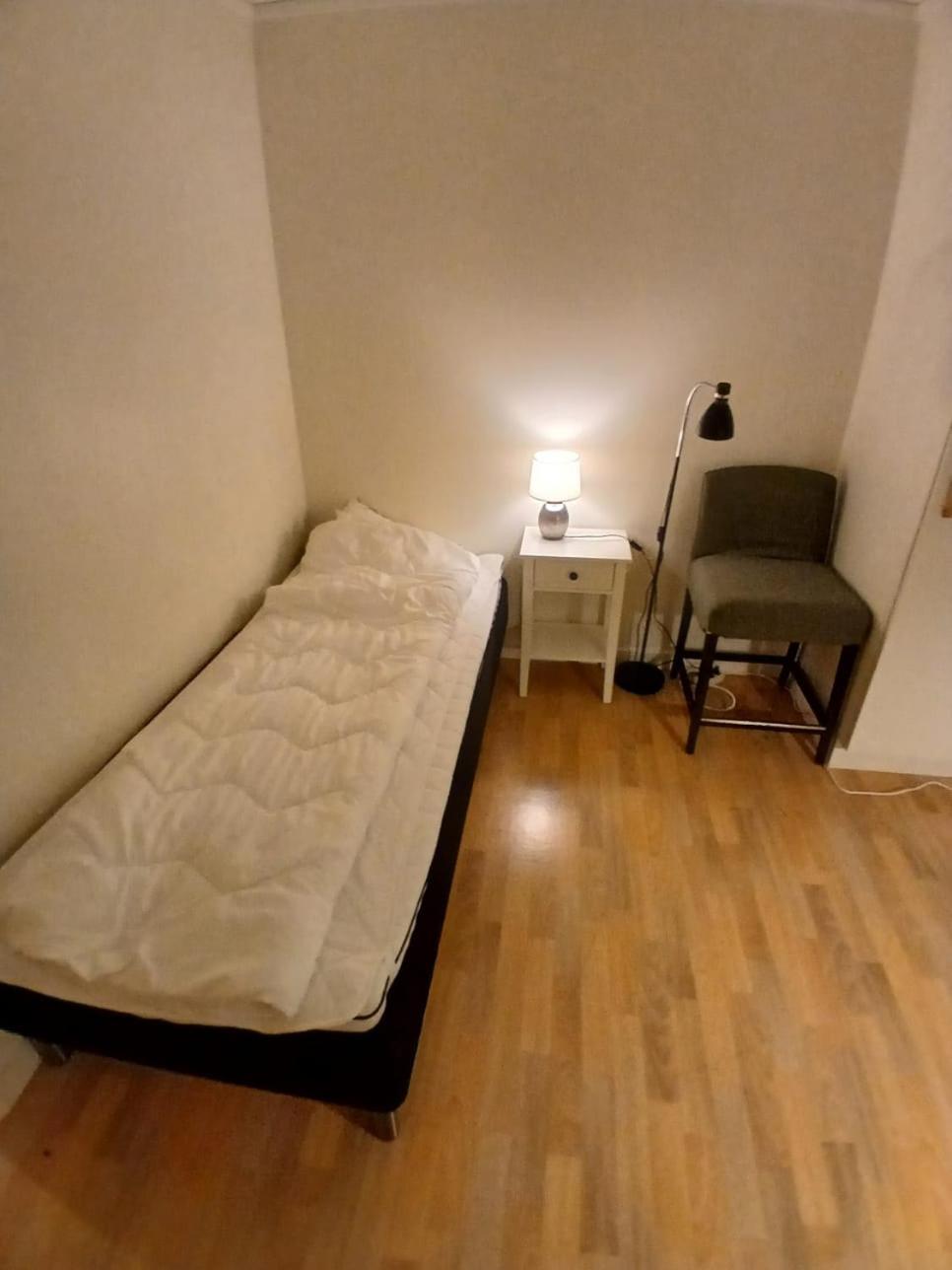 3 Laegenheter Med Totalt 5 Sovrum Och 8 Baeddar Ruda Esterno foto